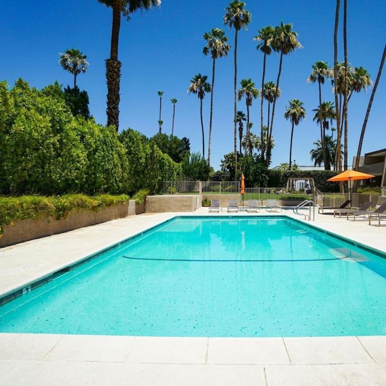 Mid-Century Modern Desert Escape Apartment Palm Springs Exterior photo