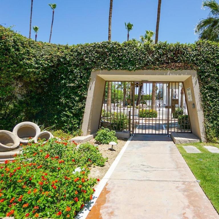 Mid-Century Modern Desert Escape Apartment Palm Springs Exterior photo